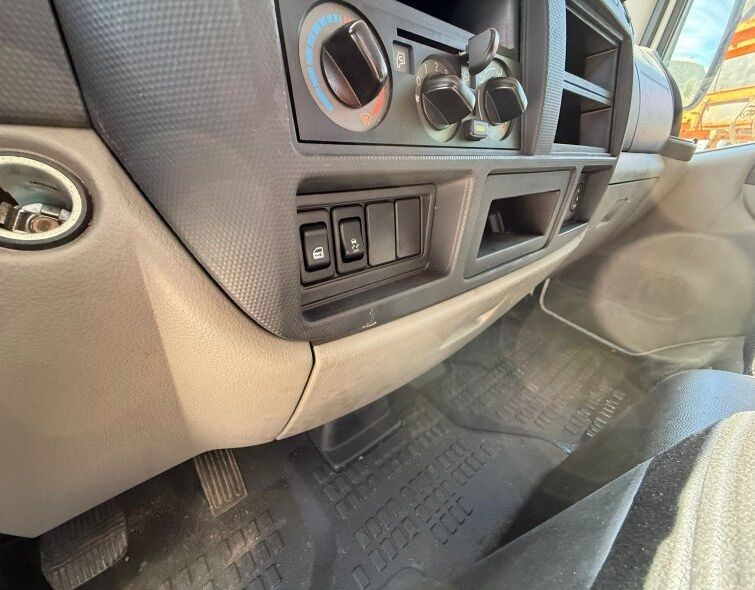 - CAB NISSAN CABSTAR NT400